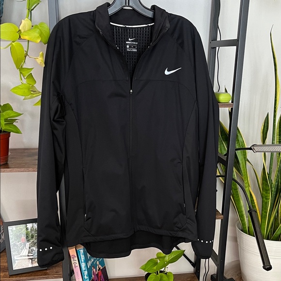 Nike Black Lightweight Running Jacket - Picture 2 of 6